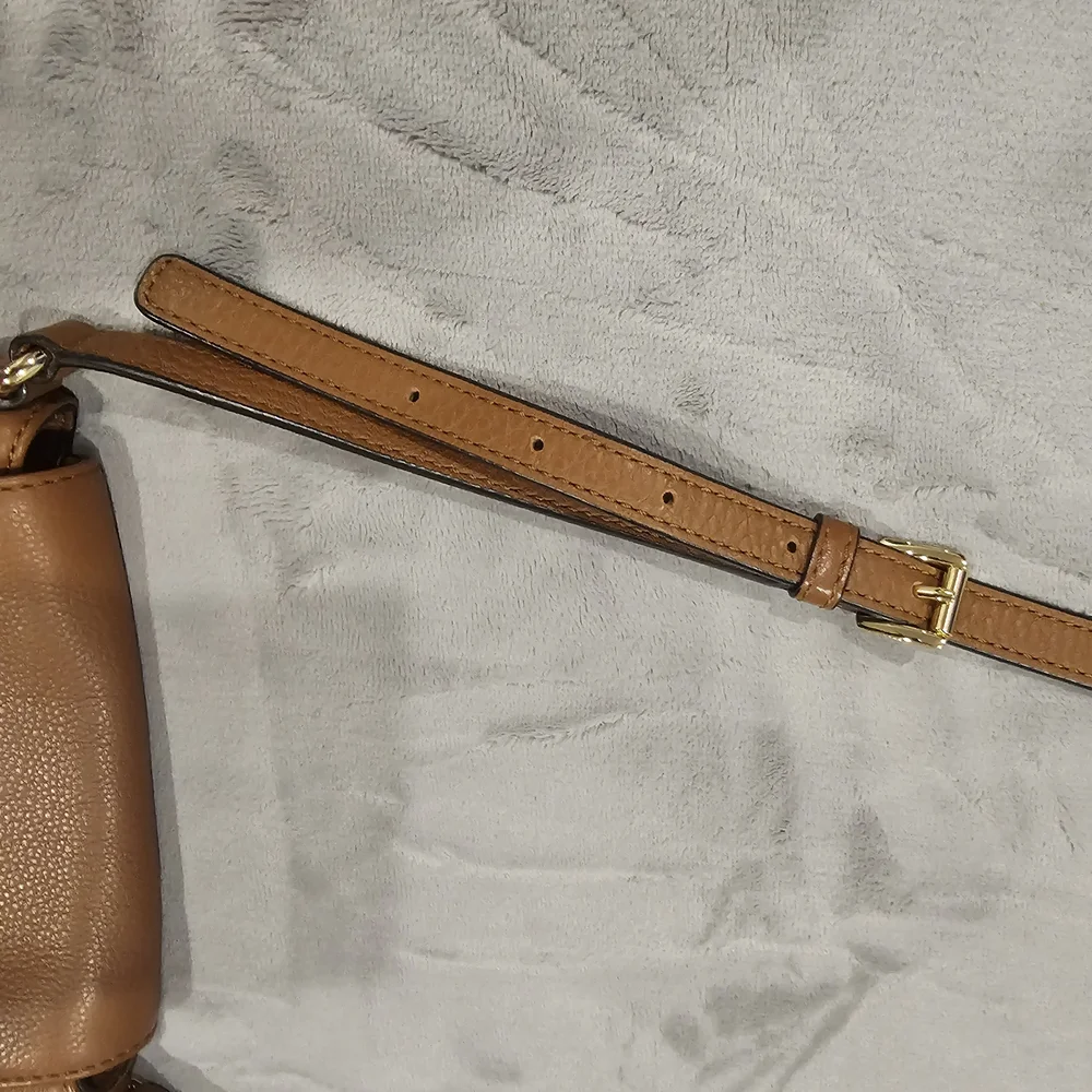 MICHAEL KORS Small Crossbody Bag / Tan Leather - Picture 14 of 16